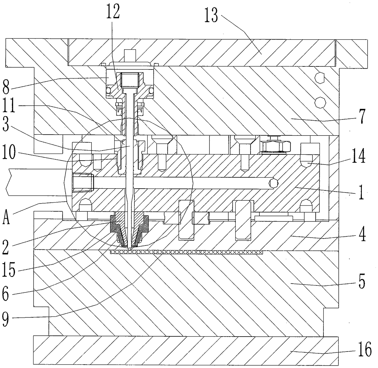 Low pressure non-runner glue injection device