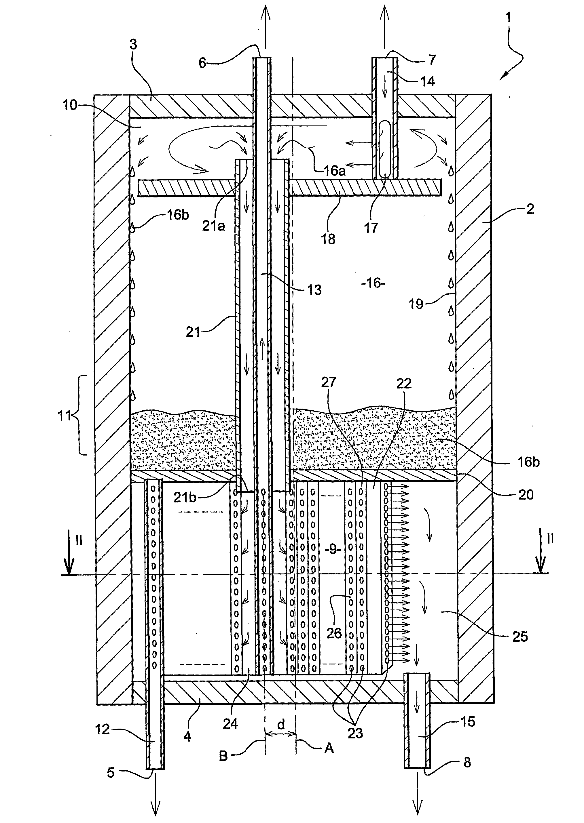 Combined device including an internal heat exchanger and an accumulator