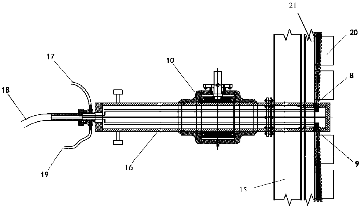 High-pressure gas and liquid flushing device and method for treating mud cake of cutter head of shield tunneling machine