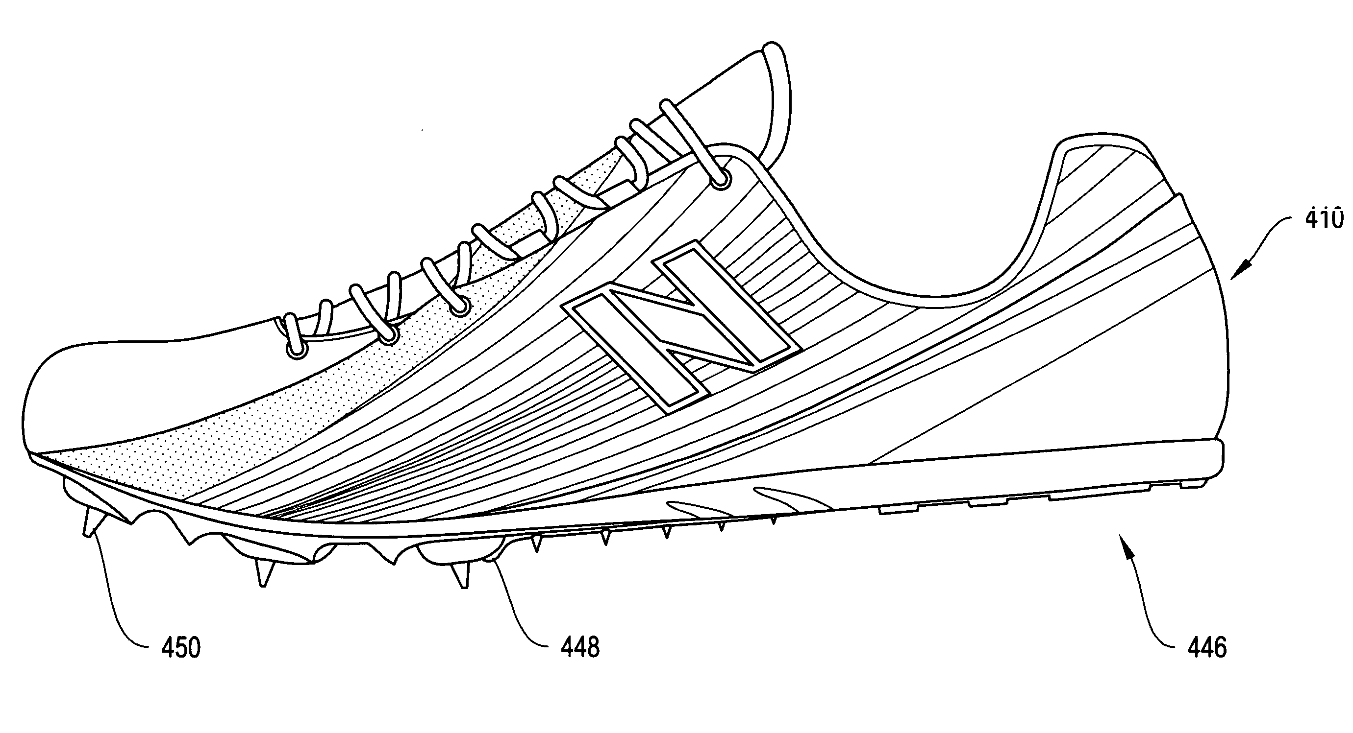 Pair of athletic shoes with asymmetric support between the uppers of the pair