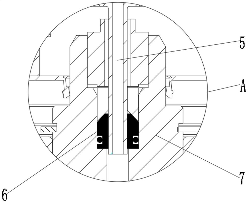 Self-rotating cleaning disc