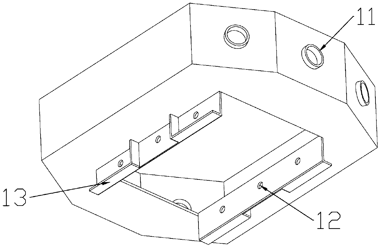 Semi-open type atmosphere-protecting and water-cooling device for laser cladding