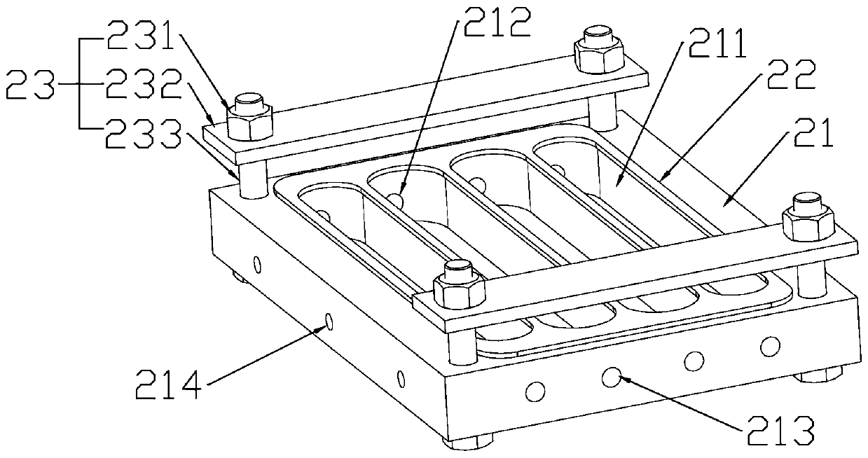 Semi-open type atmosphere-protecting and water-cooling device for laser cladding