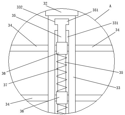 Smashing device for broccoli processing