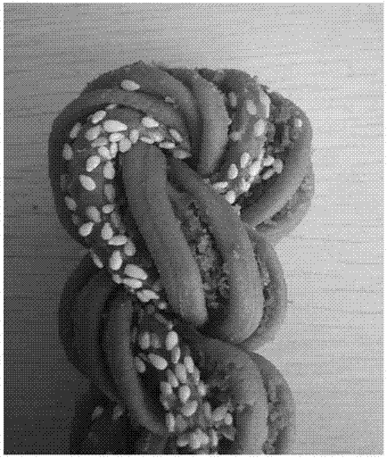 A kind of twisted twist stuffed with whole potato flour and preparation method thereof