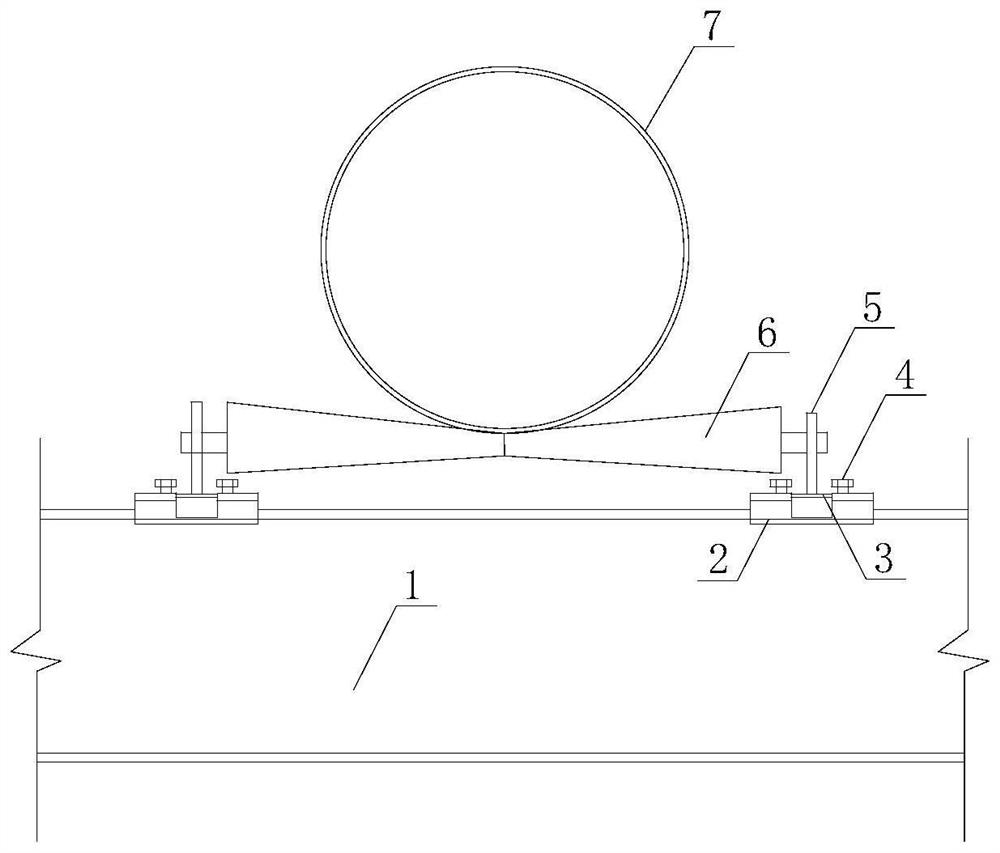 Pipeline sliding device and multi-layer pipe gallery pipeline sliding installation method