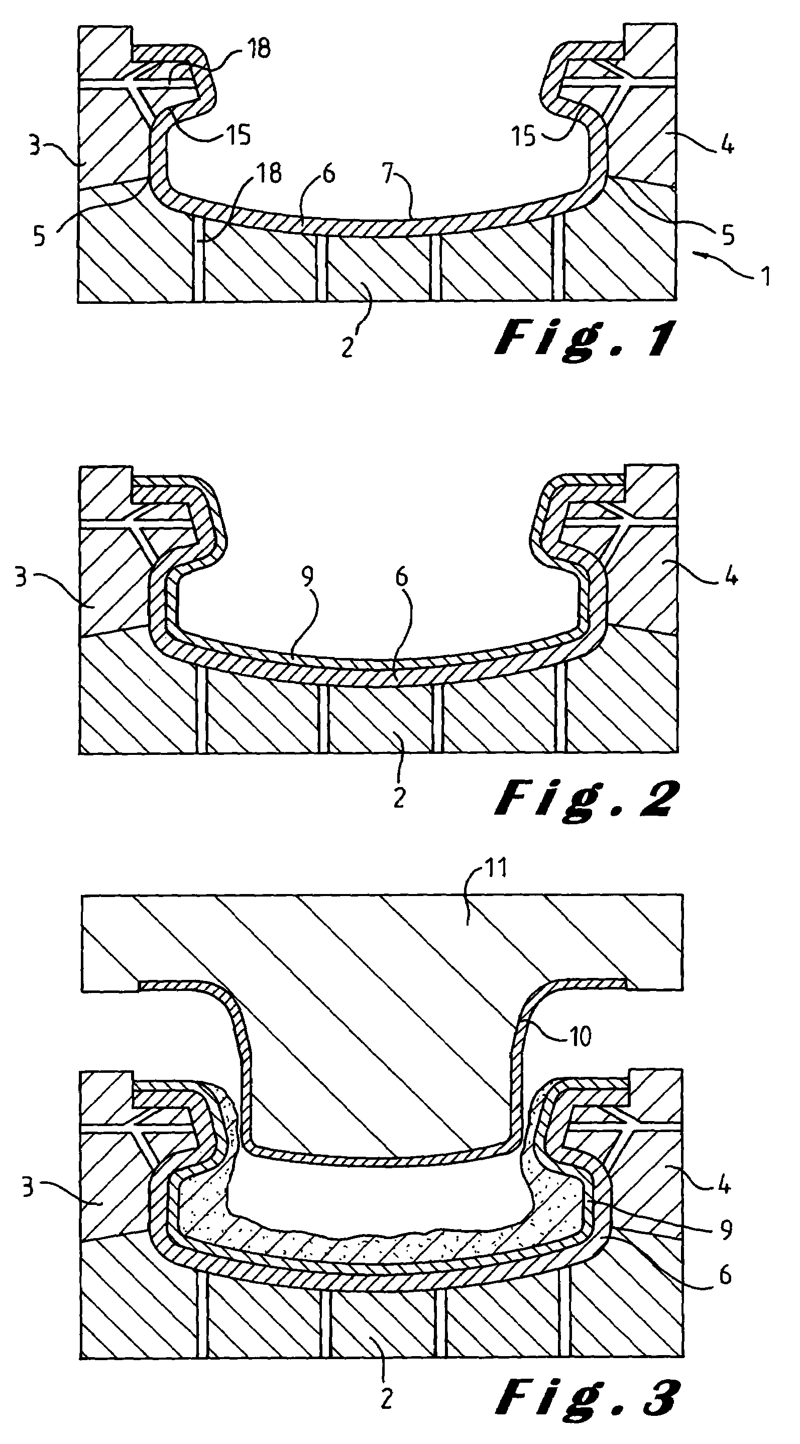 Method and mould for manufacturing a moulded article comprising at least an elastomeric polyurethane skin