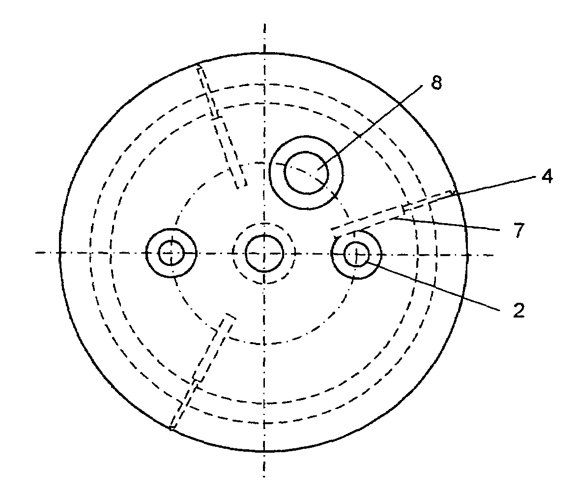 Cryostat configuration with thermally compensated centering