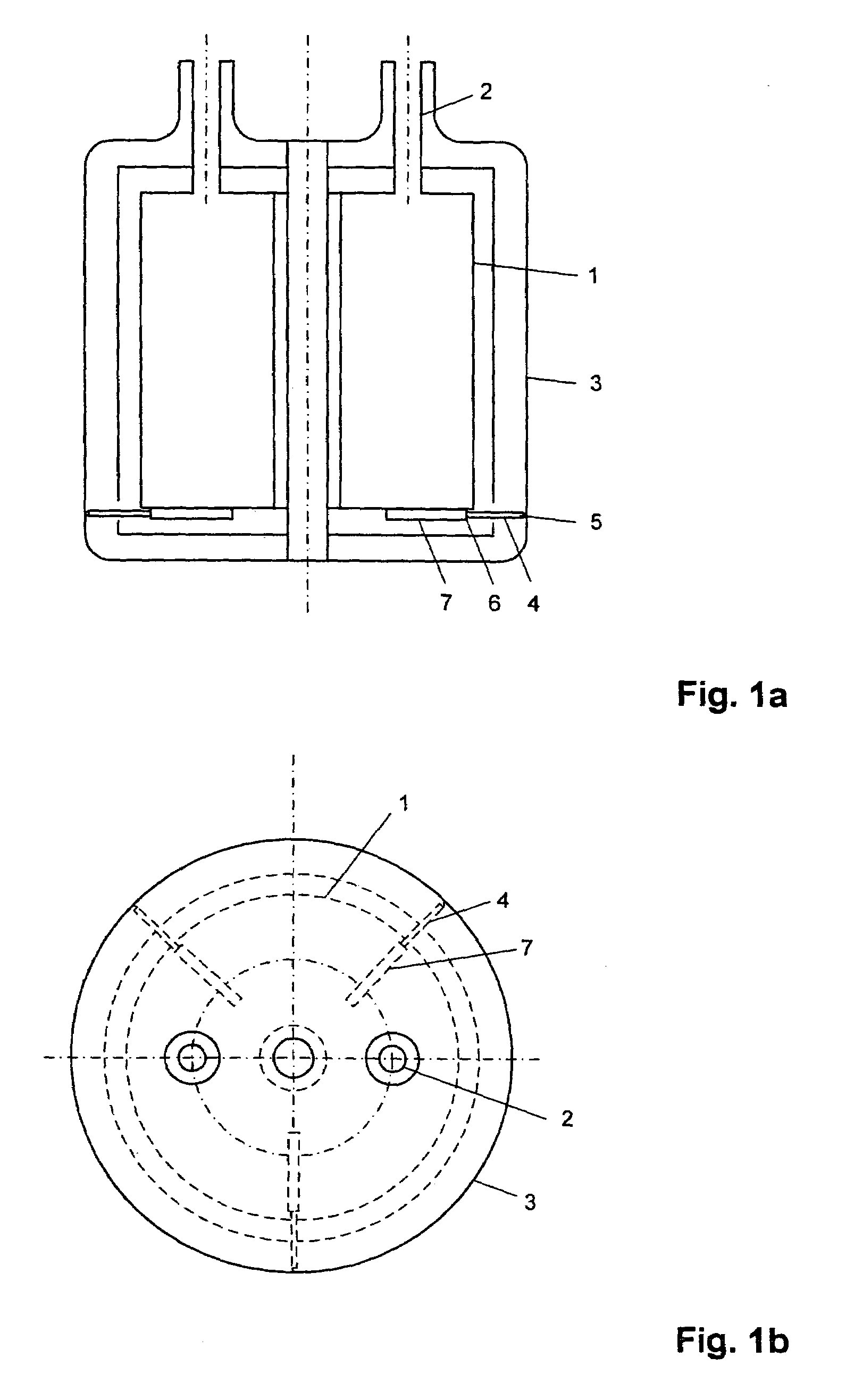 Cryostat configuration with thermally compensated centering