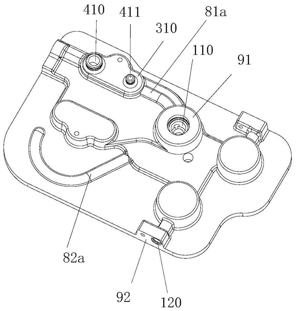 Communicating device, manufacturing method of communicating device and thermal management assembly