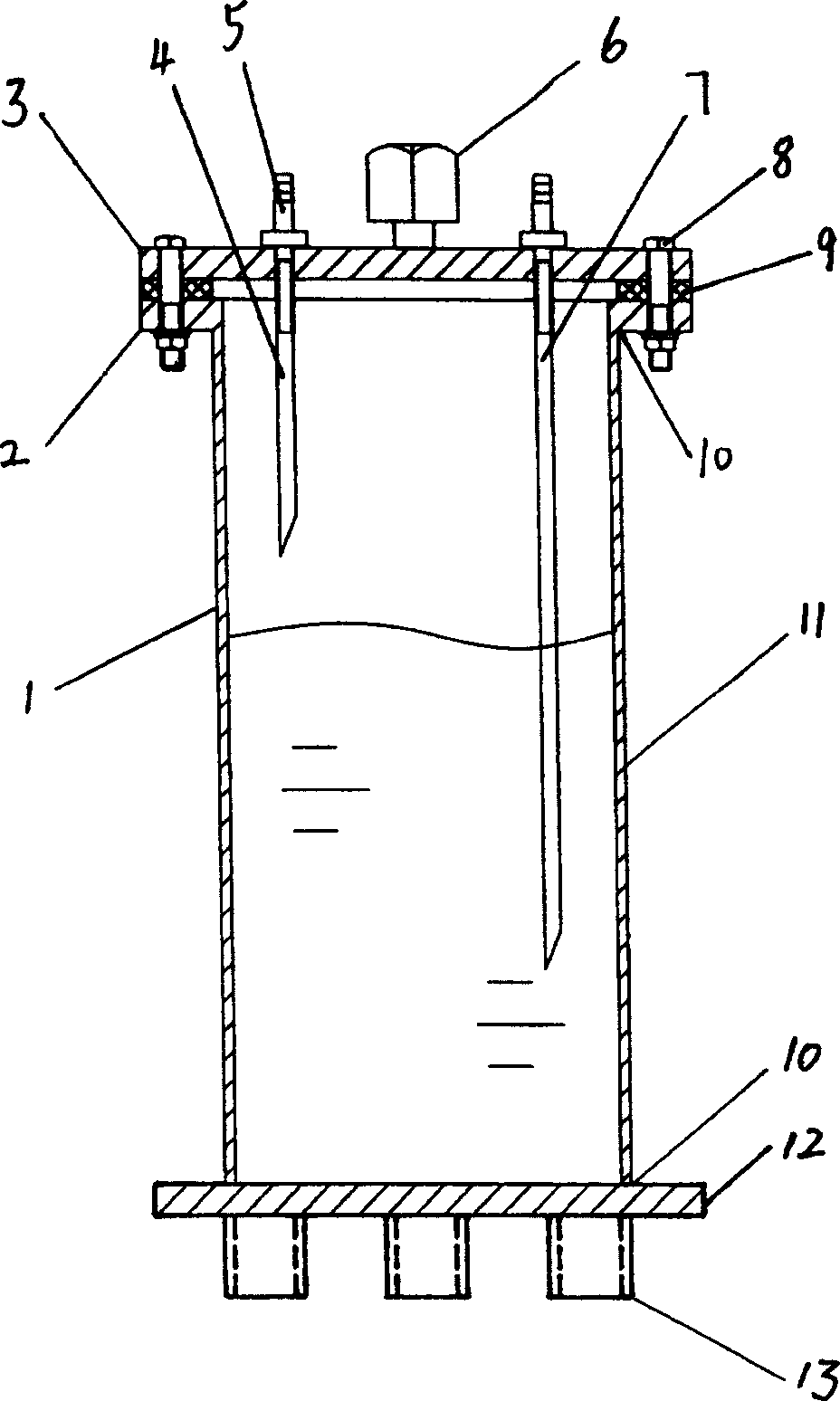 Pressure reducing wetting bucket and pressure reducing storage system including said wetting bucket