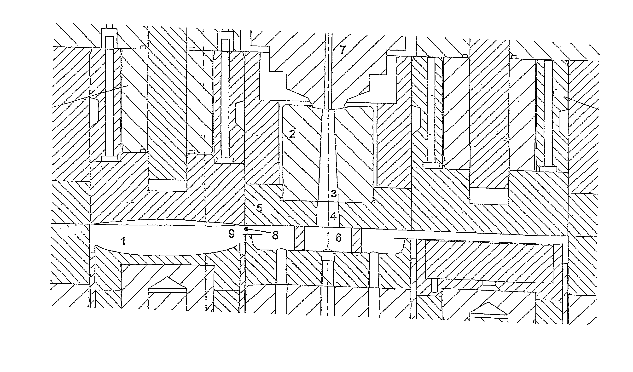 Process and apparatus for producing thick-walled plastic components