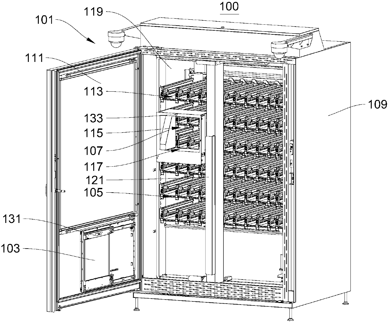 Automatic vending machine and commodity conveying method
