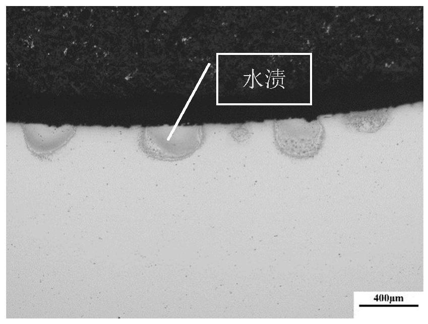 Cleaning solution for removing water spots on surface of metallographic specimen and using method thereof