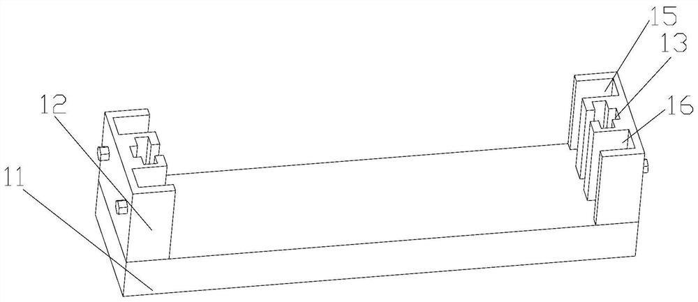 Medium-length polyester staple fiber spinning assembly and preparation method thereof