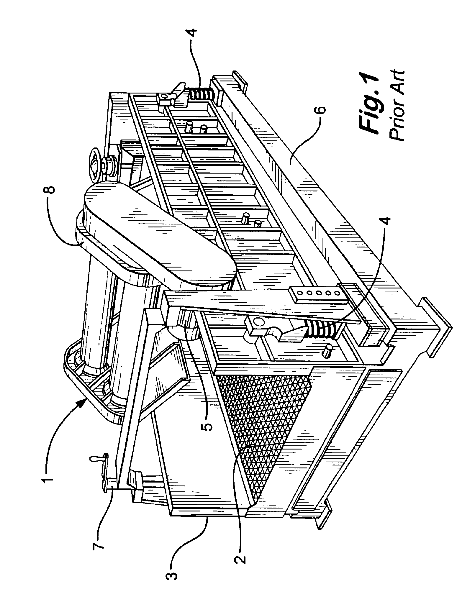 Centrally supported screen assembly
