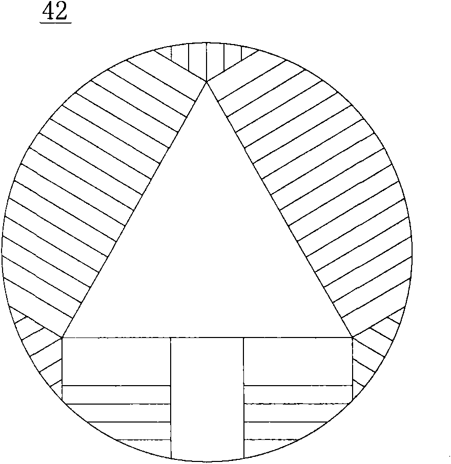 Co-construction and sharing type triangle-tube tower communication base station and setting method thereof