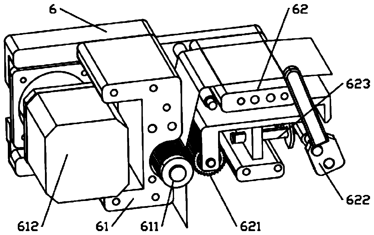 Label feeder with stripping assembly capable of moving to achieve avoidance