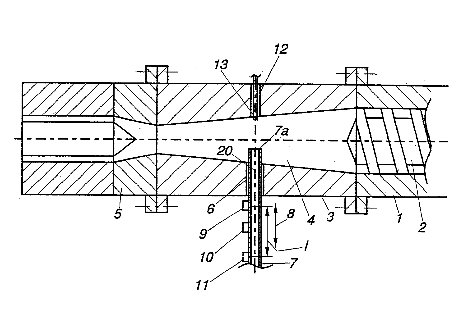 Method and an apparatus for adjusting an extrusion die in an extruder