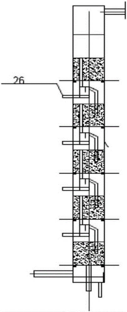 Multilayer fluidized bed parsing device for conducting pneumatic material return through row tube type heat exchange and coupling of molten salt