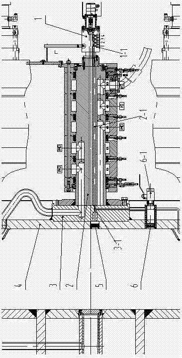 A central flushing device for a centrally closed cutter head