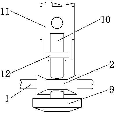 Slotting device for boards used in furniture production and processing