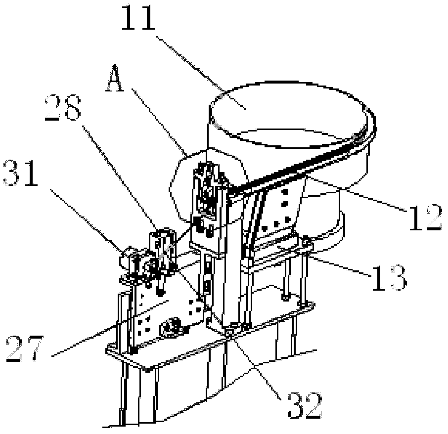 Automatic nut conveying device