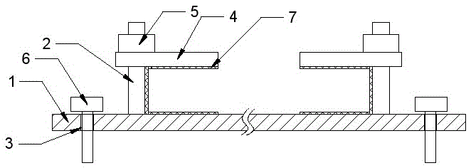 Fastening device for circuit board