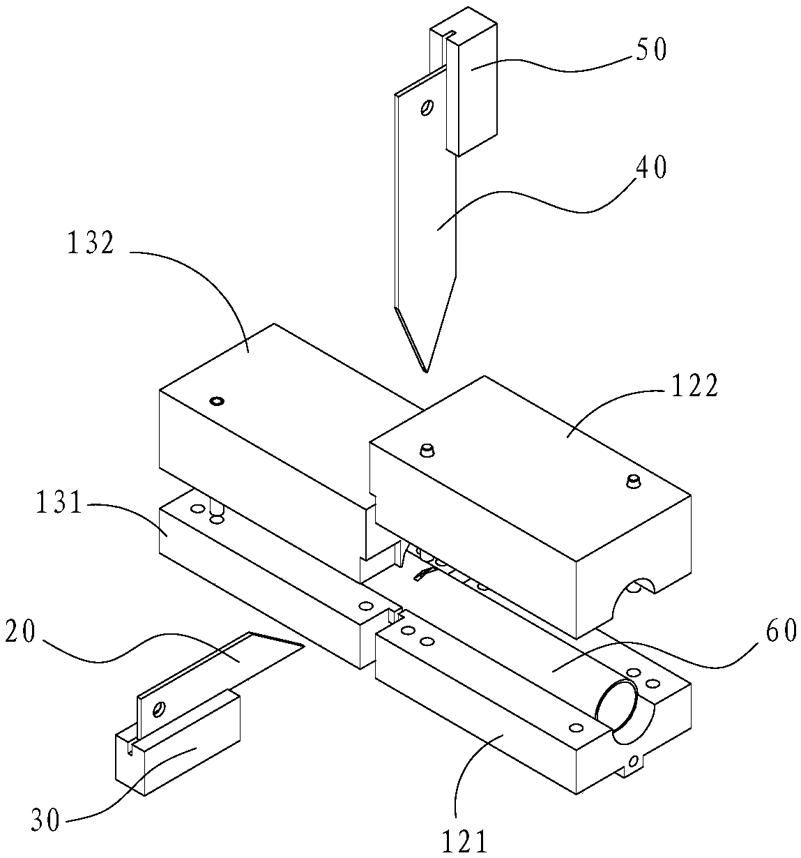 Pipe cutting device and cutting method