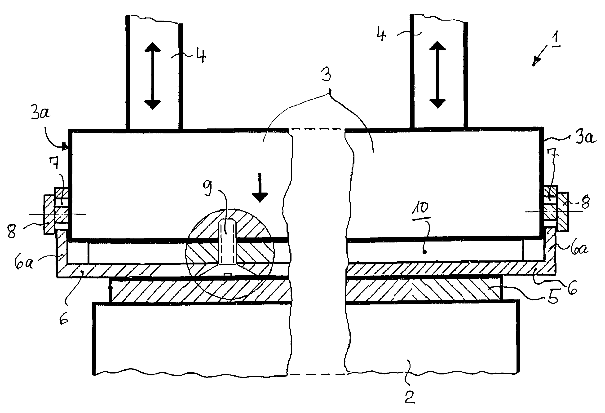 Hot pressing apparatus with a pressure plate and at least one resilient lining
