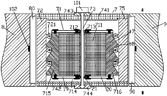 A covering device for movable gaps in carriages