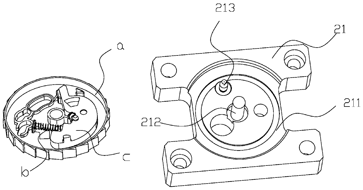 Feeding device for ratchet wheel of locking device of automobile safety belt retractor