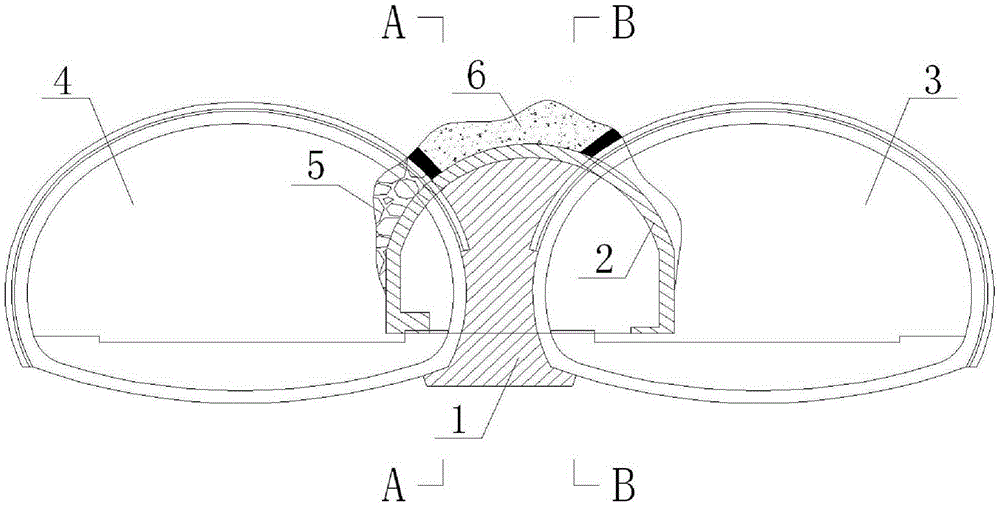 Construction method of backfilling the original lining cavity at the top of the middle partition wall when the single-cavity tunnel is changed to multiple arches