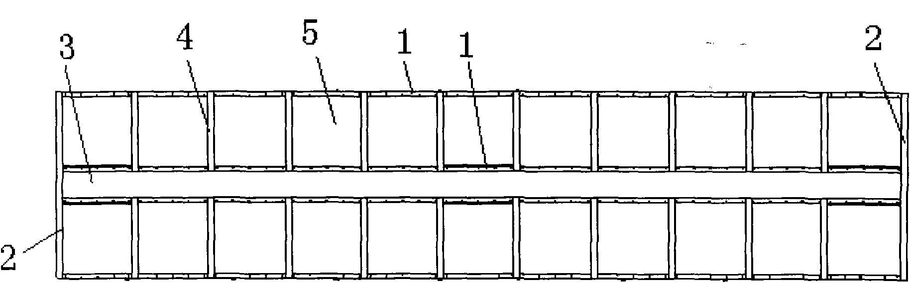 Mixed steel and wood floor for railway flatcars