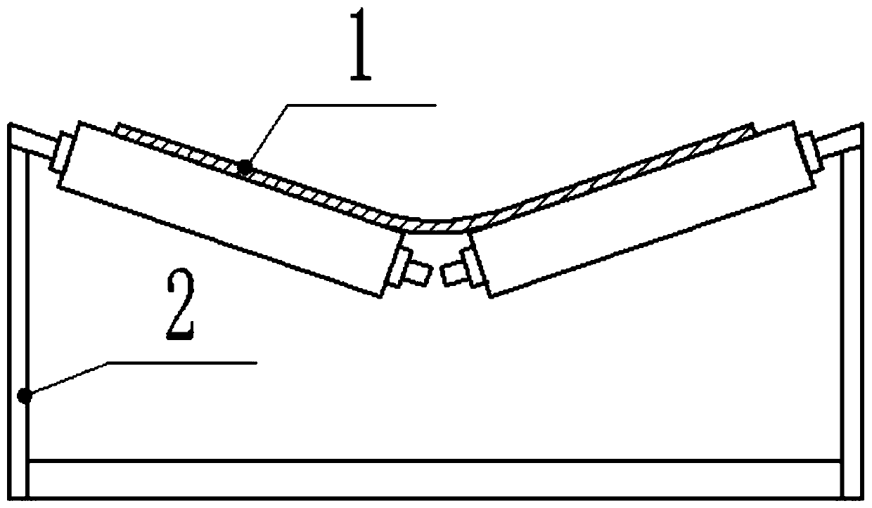 Conveying device for improving conveying efficiency of massive ore or coal