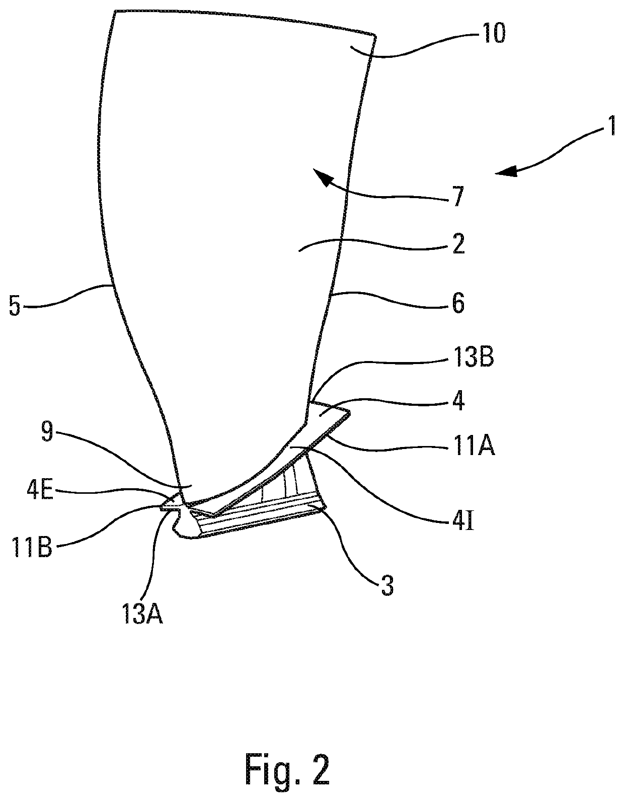 Assembly of turbine engine parts comprising a fan blade having an integrated platform, and corresponding turbine engine