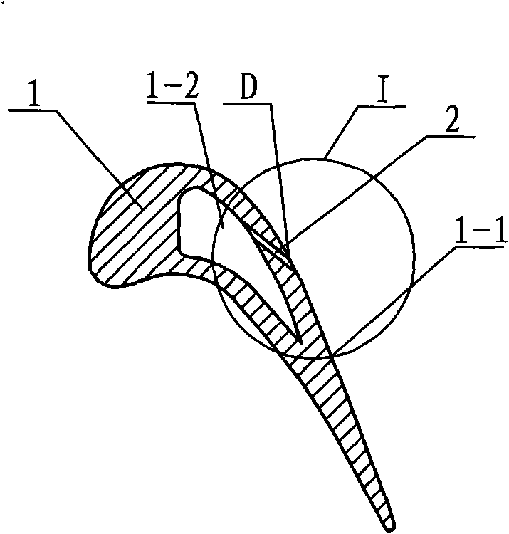 Blade capable of weakening shock strength of transonic speed turbine