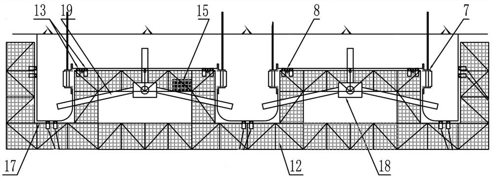 Suspension-type sliding form and construction method of one-time molding of large-inclination trash rack