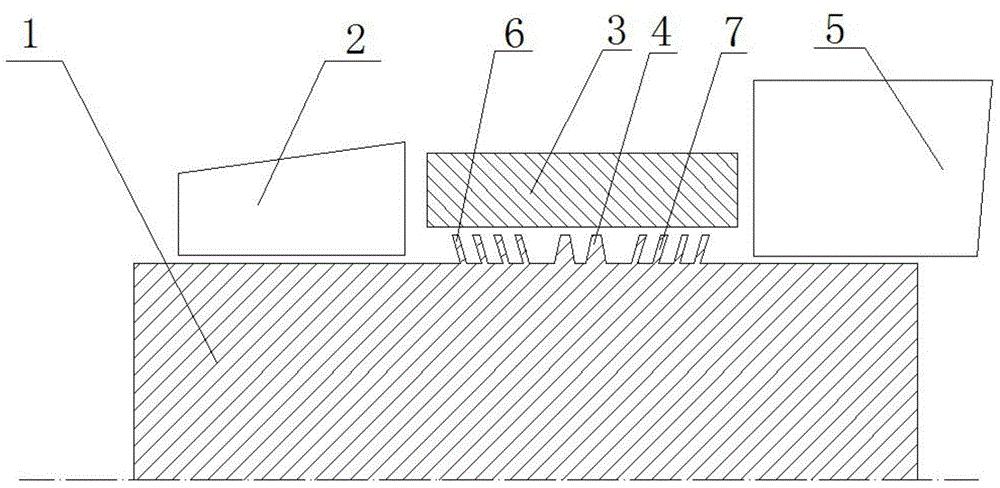 Spiral multi-section combined type sealing labyrinth