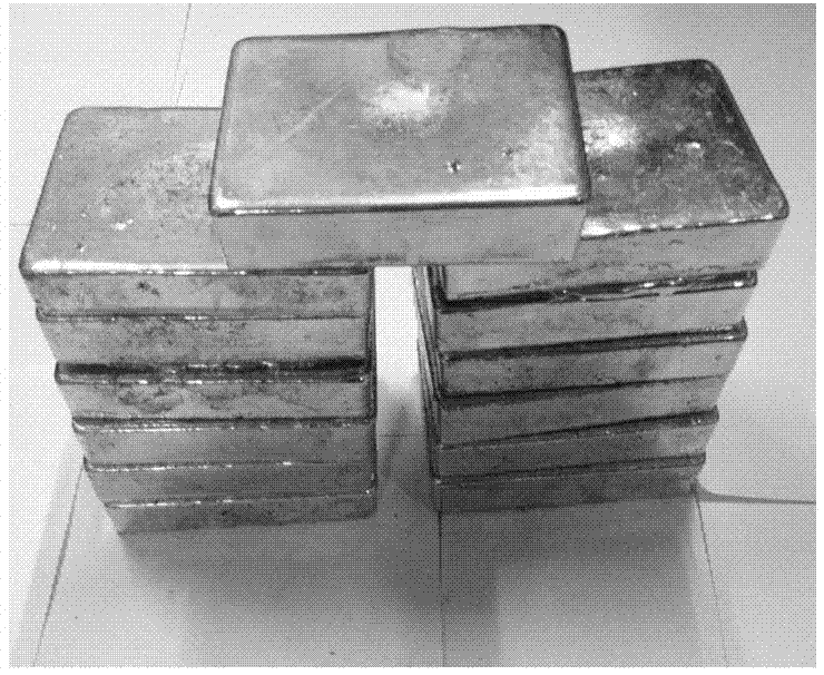 High-efficiency and high-recovery-rate method for recovering industrial tin powder