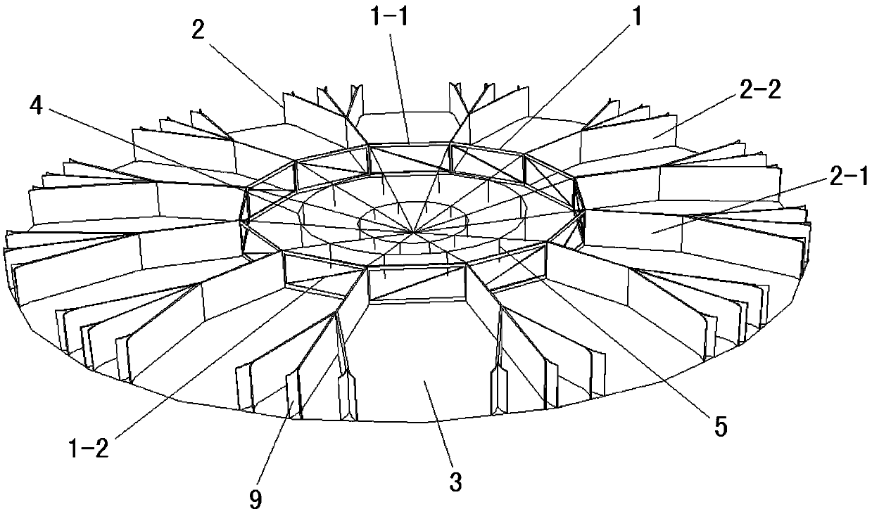 Large-scale deployable reflective surface based on centrally deformed truss with external winding ribs