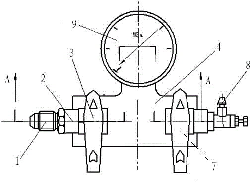 Air inflation device for high-pressure chamber and low-pressure chamber of buffering strut of aircraft landing gear