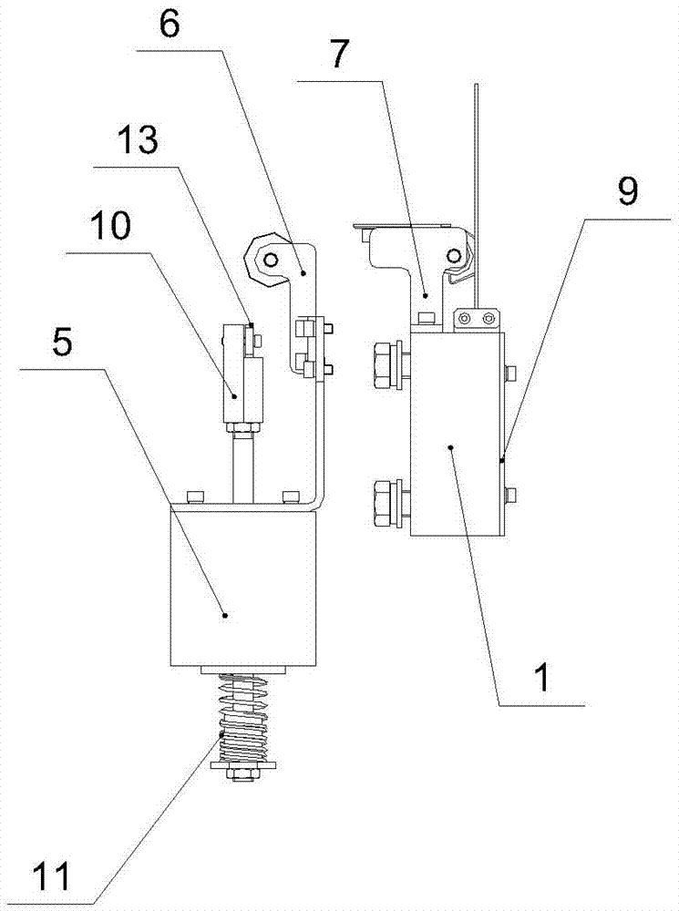 Retaining device for effectively preventing lifting platform from falling