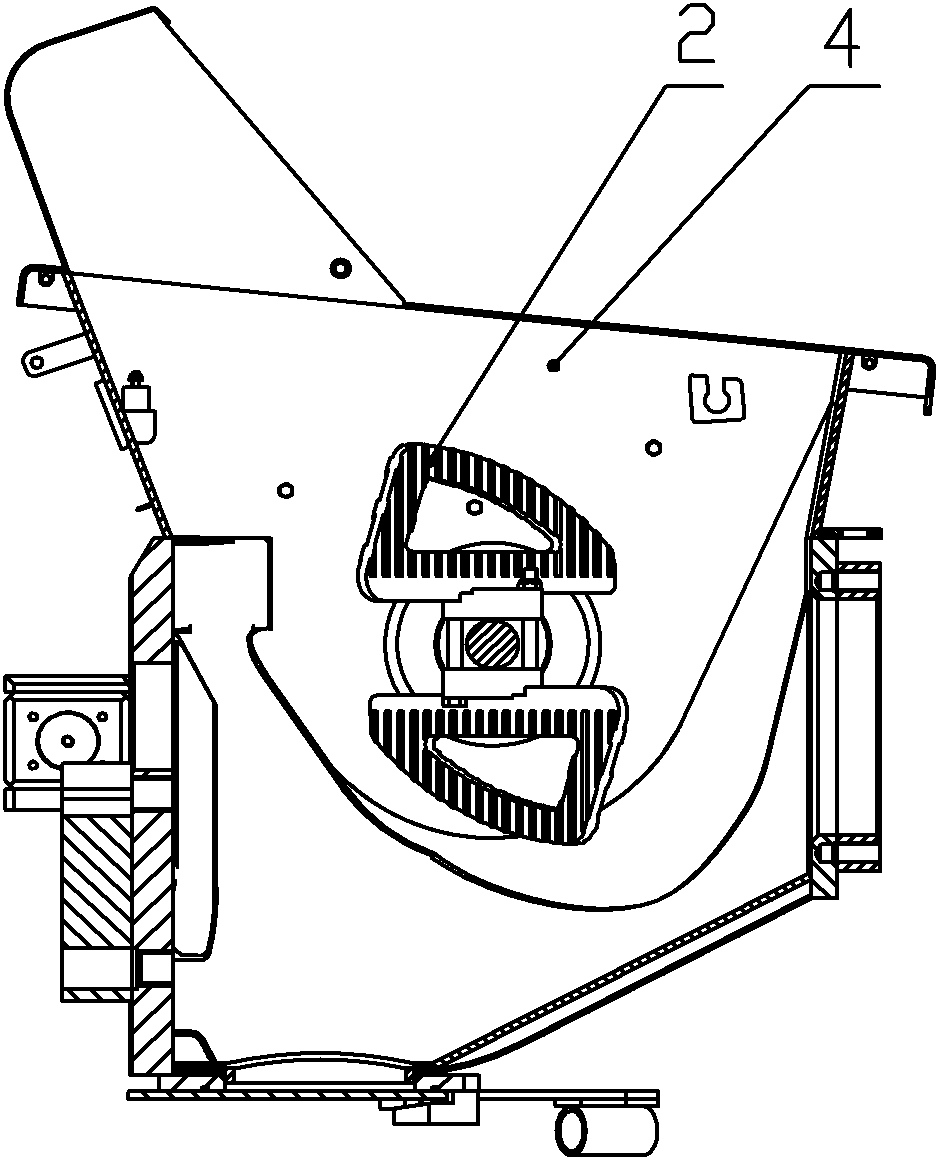 Novel elastic stirring blade for concrete hopper