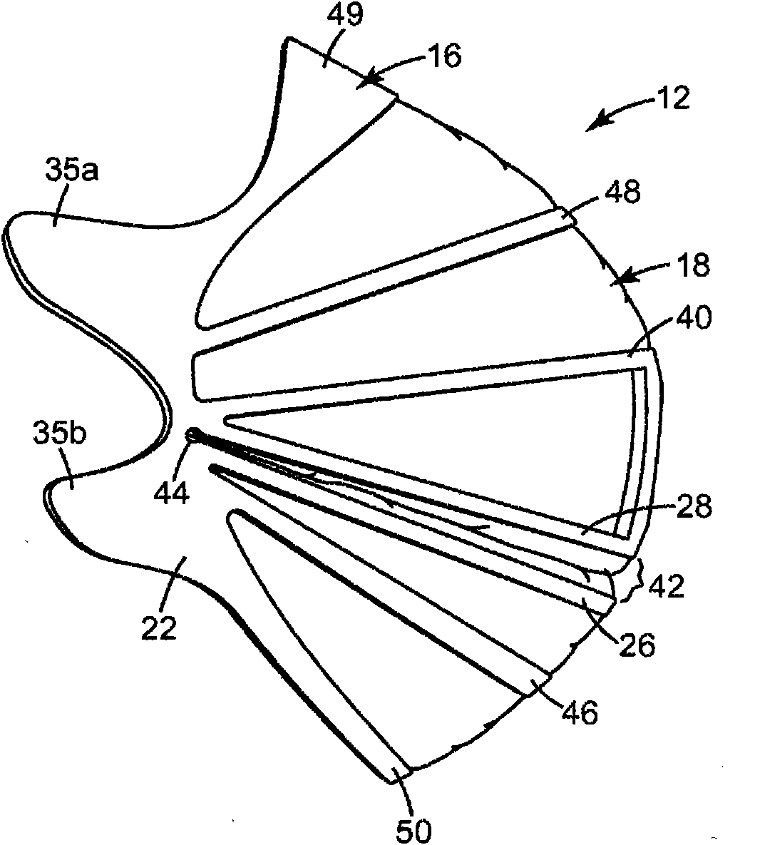 Respirator having dynamic support structure and pleated filtering structure