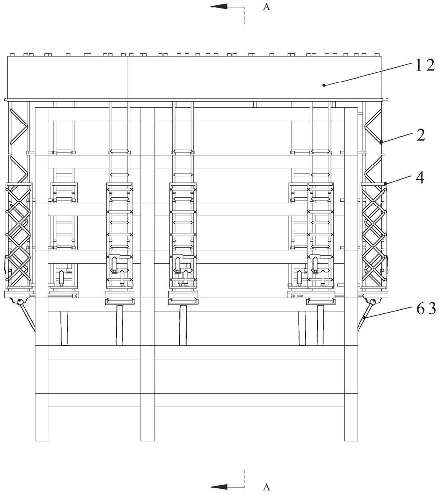 Integral lifting type automatic building construction platform