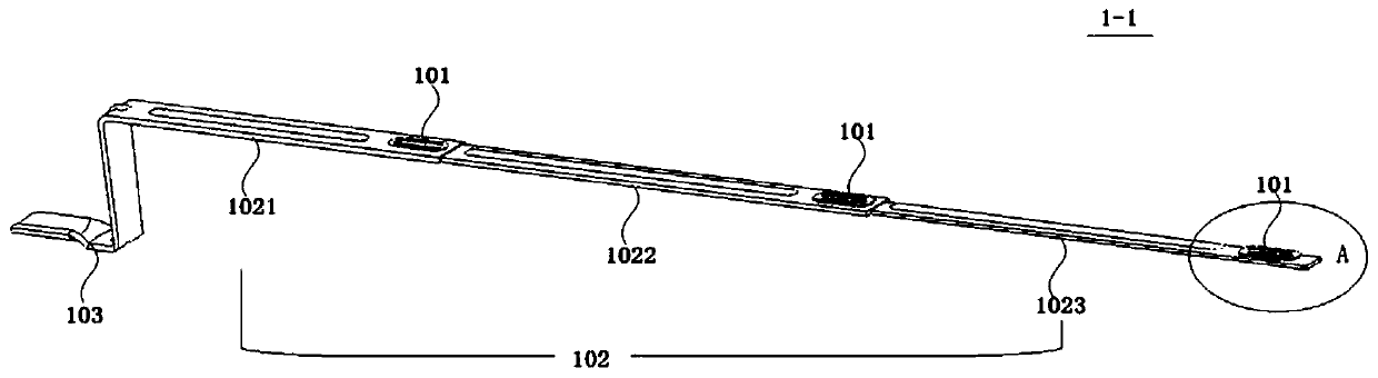 Conductive connecting piece and multi-jack socket