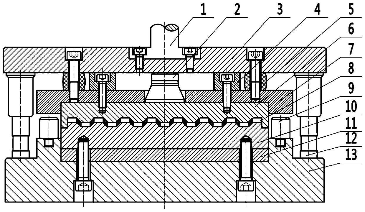 Restrictive molding die and grain refinement method for ultrasonic vibration-assisted demolding