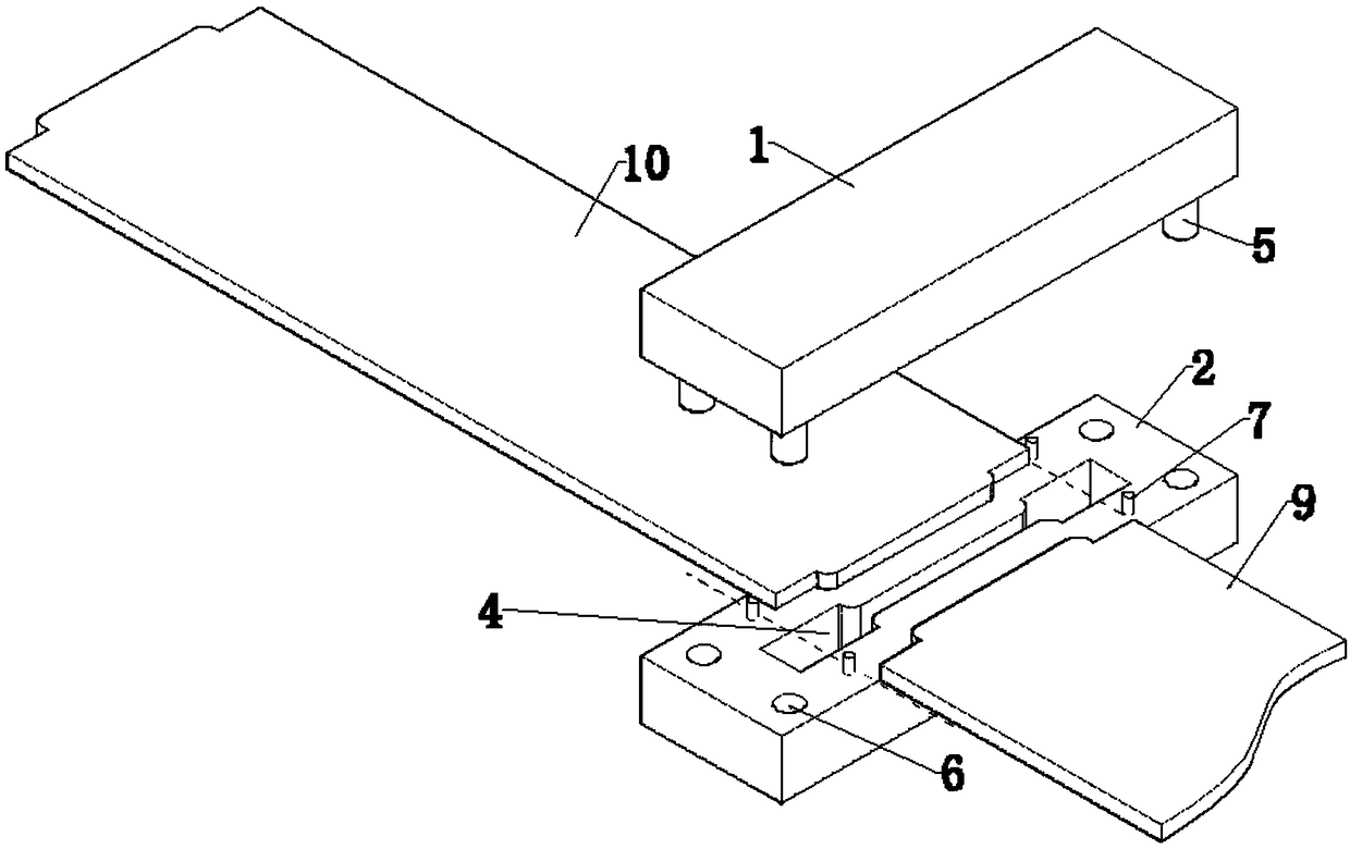 Compact shelving bottom rack bearing beam and manufacturing method thereof