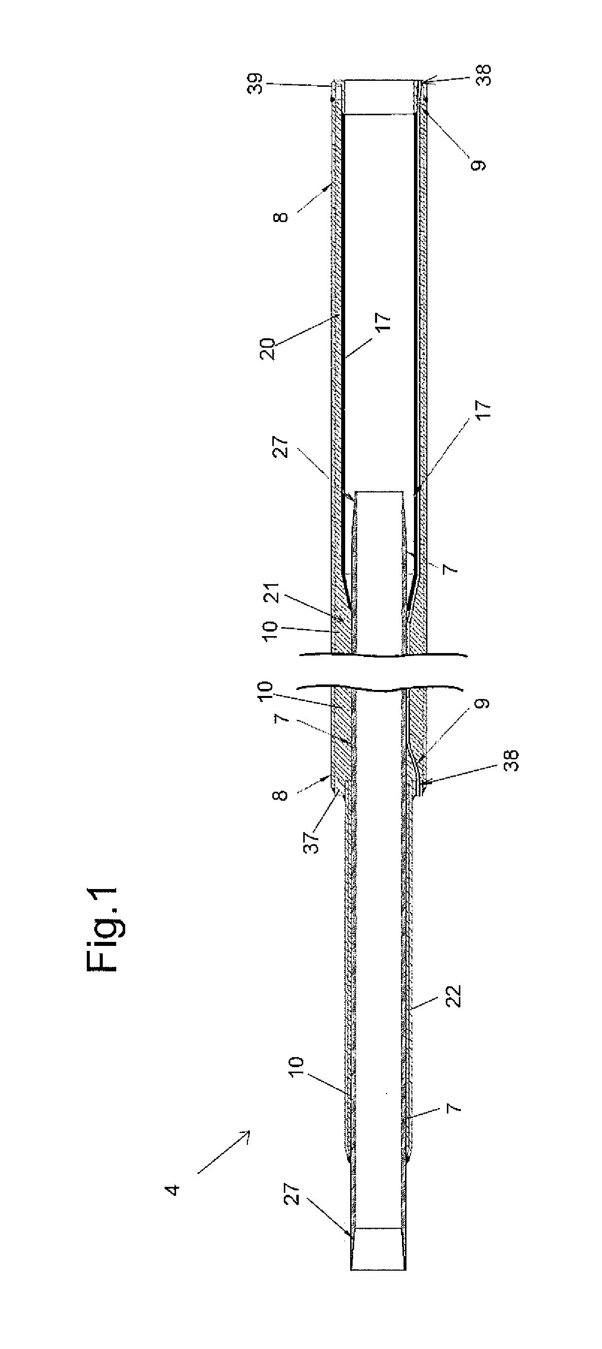 Thermally insulated and heated double-walled pipe segment for fitting by screw fastening, and a method of implementing such a pipe segment